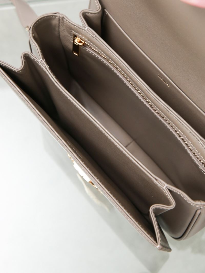 Ce1i*e triomphe bags